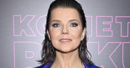 Joanna Jabłczyńska w śmiałej kreacji na gali "Kobieta Roku Glamour 2023". Musiała zakryć się marynarką