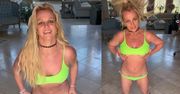 Britney Spears wije się w limonkowym bikini i czarnych kozakach, eksponując tatuaże. Fajne? (WIDEO)