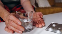 Nie popijaj nimi leków. Farmaceutka: Zmieniają sposób wchłaniania substancji