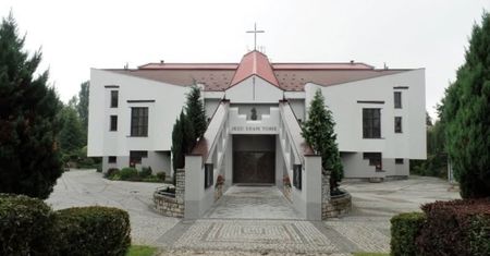 Przełom w Krakowie. Watykan przywrócił odwołanego proboszcza