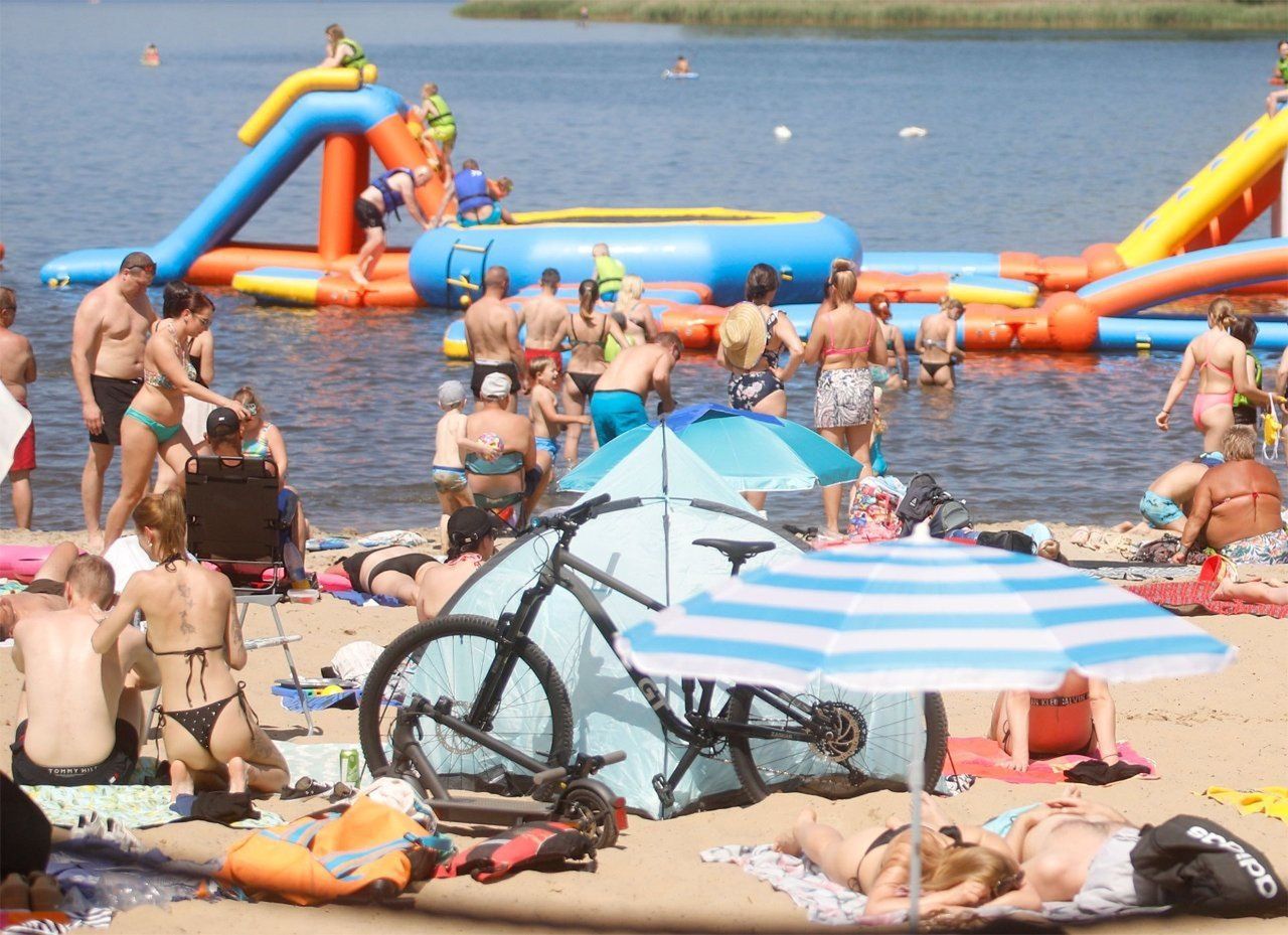 W czerwcu nad Pogorię III upalna pogoda przyciągnęła tysiące plażowiczów