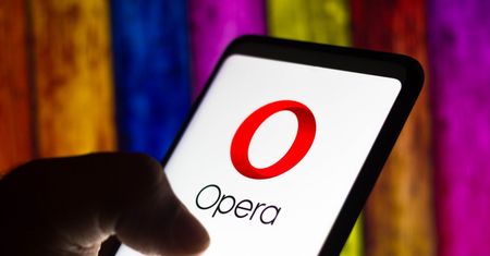 Co umie przeglądarka Opera, a nie umie Google Chrome?