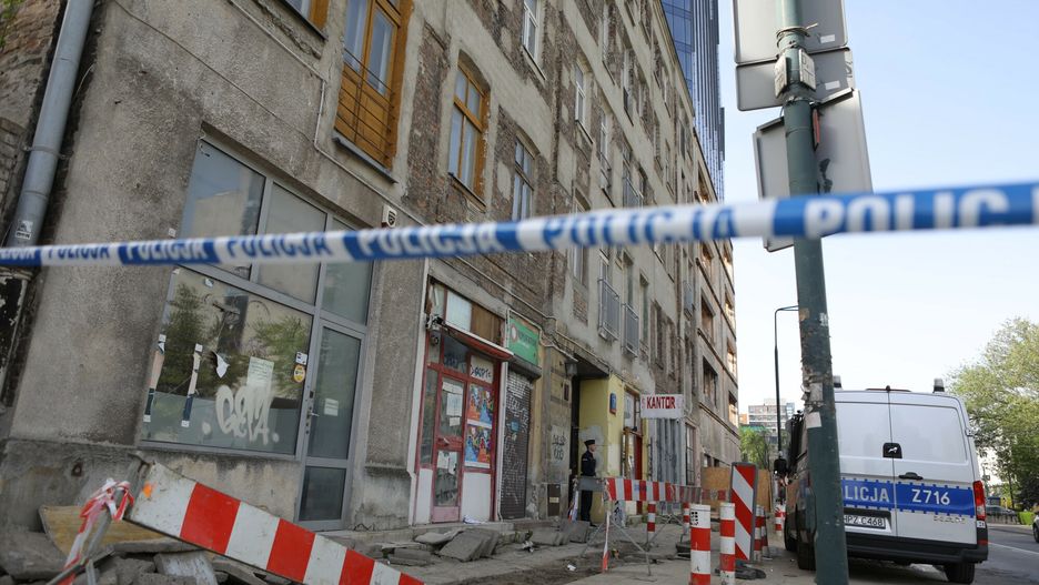 Zw?oki w kamienicy na warszawskiej Woli
09.04.2024 Warszawa Wola Ulica Grzybowska 71 gdzie odnaleziono zwloki 4 osob Fot. Adam Burakowski/REPORTER
Adam Burakowski/REPORTER