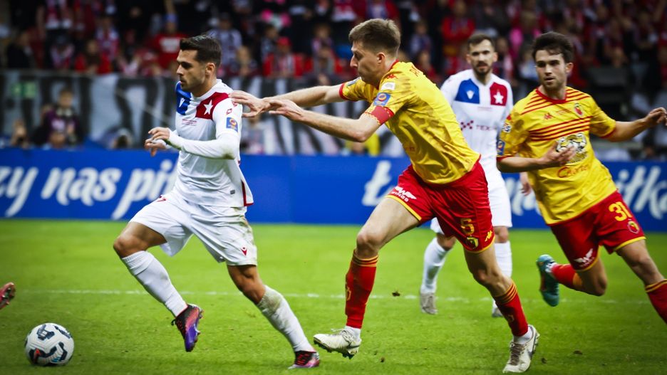 2.04.2025 Warszawa Stadion PGE Narodowy mecz superpuchar w piłce nożnej piłka nożna Wisła Kraków - Jagiellonia Białystok Angel Baena Taras Romanczuk Fot. Sylwia Dąbrowa / Polska Press