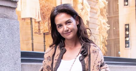 Katie Holmes "przyłapana" w Nowym Jorku. Te klapki będą hitem jesieni