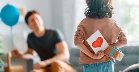 Dzień Ojca 2025. Praktyczne prezenty, które ucieszą każdego tatę