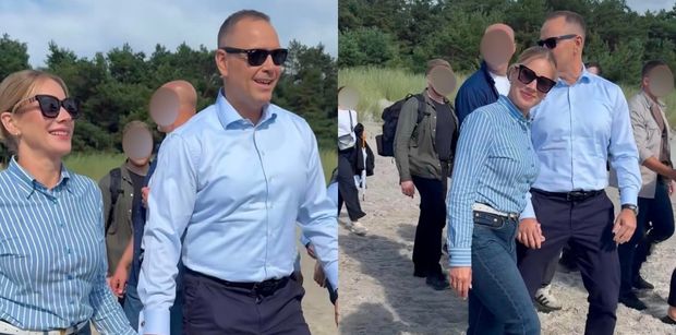 Karol i Marta Nawroccy w pasujących do siebie stylówkach przechadzają się po plaży w Juracie, TRZYMAJĄC SIĘ ZA RĘCE (ZDJĘCIA)