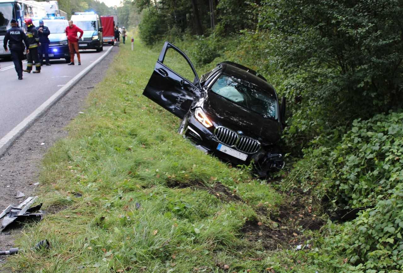 BMW zderzyło się z dwoma tirami. Kierowca był odurzony narkotykami