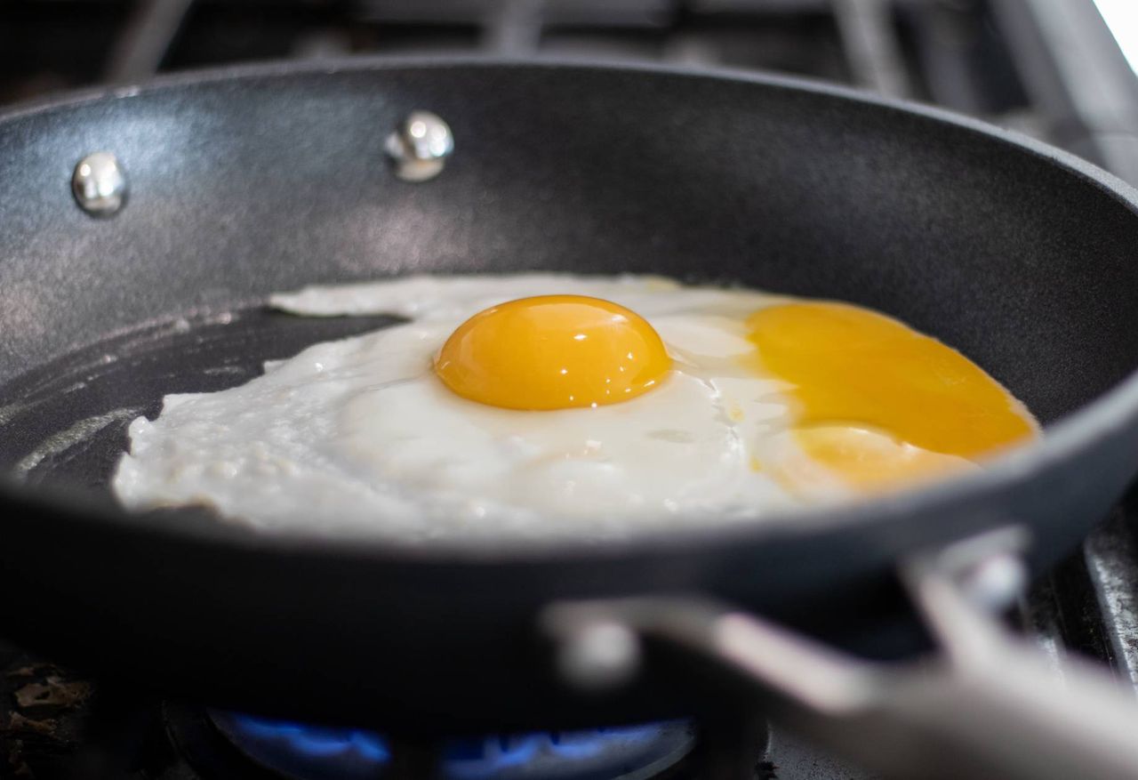 Influencer's trick for the perfect runny-yolk fried egg revealed