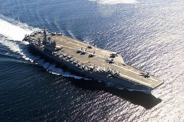 USS Nimitz - już niedługo pływająca rafineria? (Fot. Wikimedia Commons)