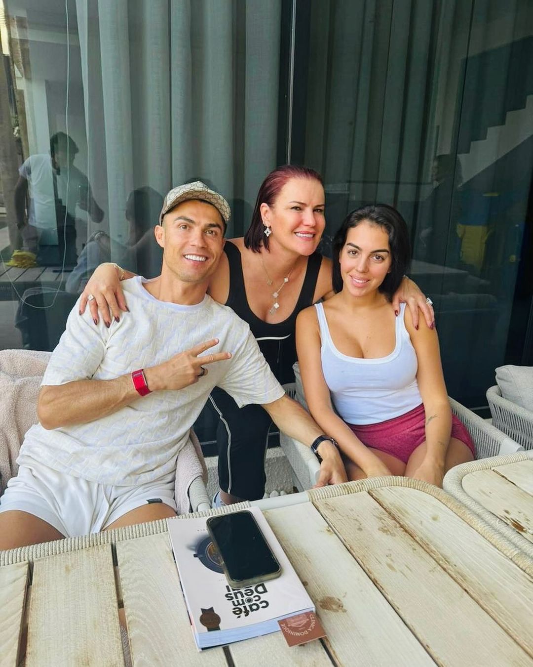 Cristiano Ronaldo z siostrą i Georginą