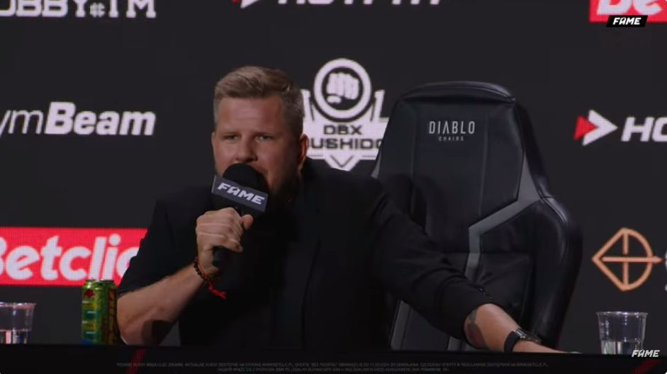 "Interakcja" Najmana i Chajzera na konferencji FAME MMA 22