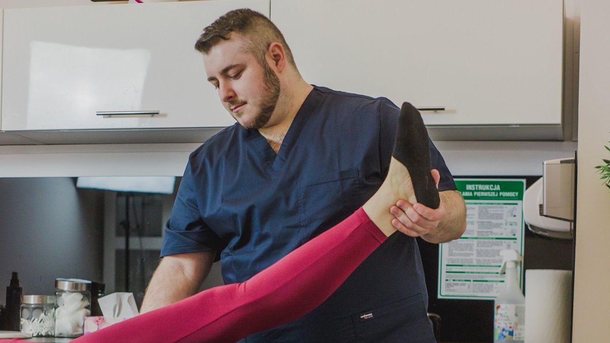 Fizjoterapeuta mgr Łukasz Pietrzyk z Gabinetu Fizjoterapii i Osteopatii Fizjo One