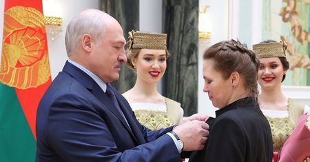 Nowe zdjęcia Łukaszenki. To robi podczas wojny