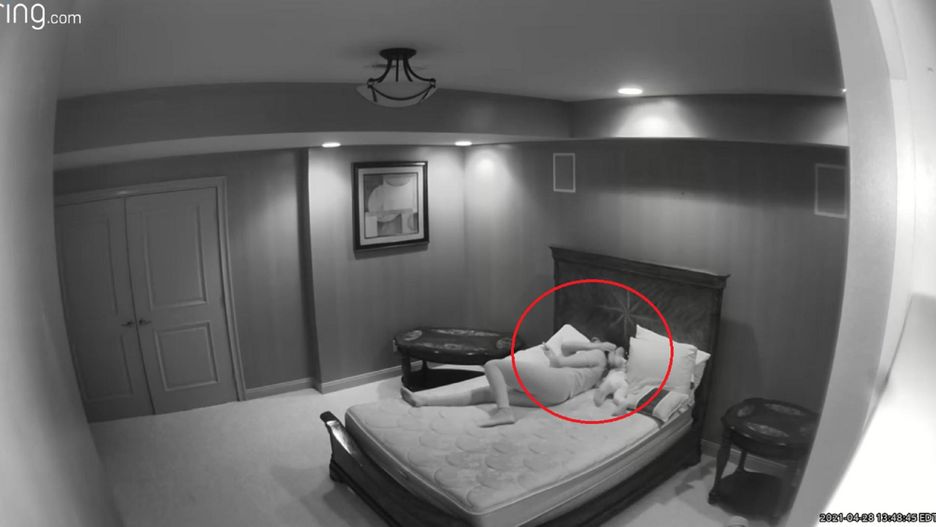 Rodzice nagrali opiekunkę, gdy zajmowała się ich dzieckiem. Nie spodziewali się tego, co zobaczyli