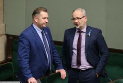 "Absurdalne". Czarnek w tarapatach, ale PiS go broni