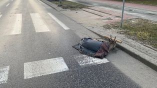 Ranny i porzucony. Leżał przy samym przejściu. Sprawca uciekł