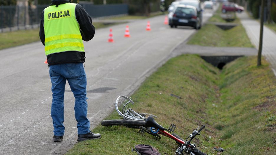 Tragiczny wypadek w Redzie. 79-letni rowerzysta zmarł w szpitalu
