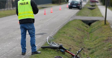 Tragiczny wypadek w Redzie. 79-letni rowerzysta zmarł w szpitalu