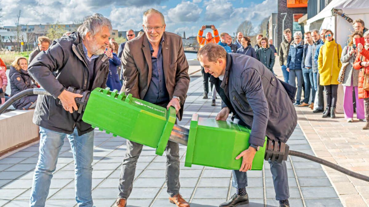 Chodnik fotowoltaiczny dostarcza energię do ratusza