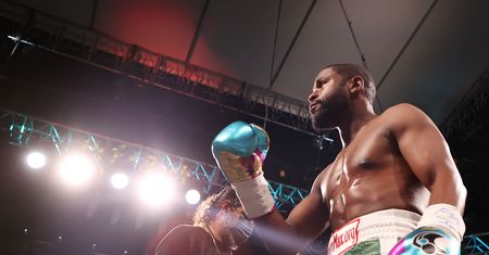 Niebotyczne pieniądze. Tyle Floyd Mayweather zarobił z samych reklam na spodenkach