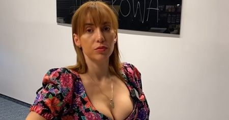 Widać to na twarzy Schreiber. Porównano zdjęcia