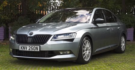 Škoda Superb o mocy 560 KM. Jest szybsza niż BMW M5