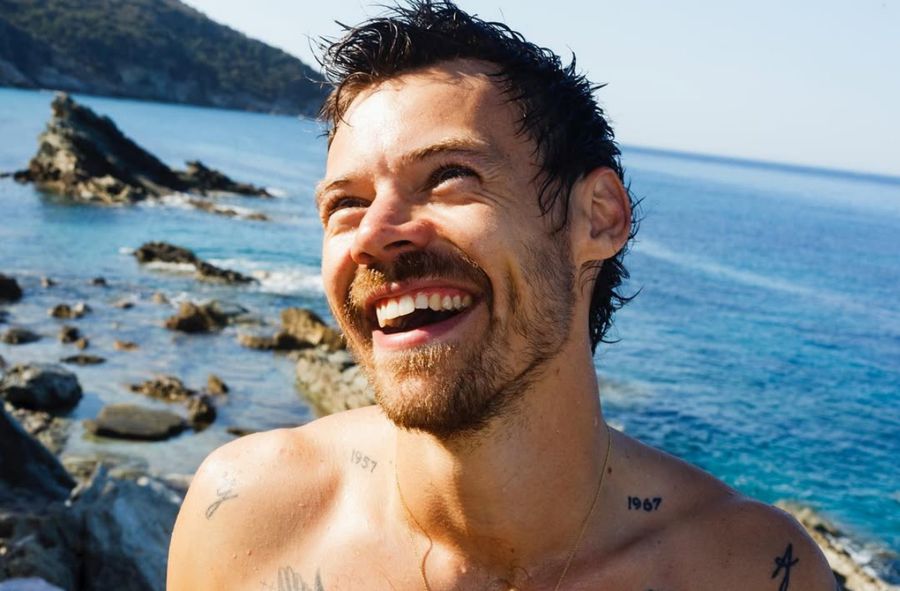 Harry Styles zerwał plaster przeszłości. "Kiss All the Time. Dis