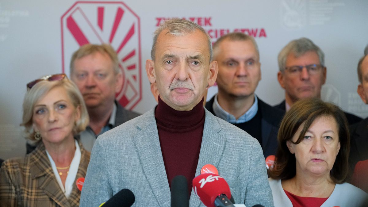 Na zdjęciu przedstawiciele ZNP, z przod Sławomir Broniarz
