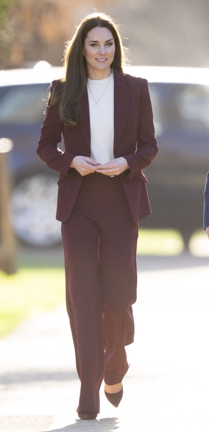 Kate Middleton w burgundowym zestawie za prawie 7 tysięcy