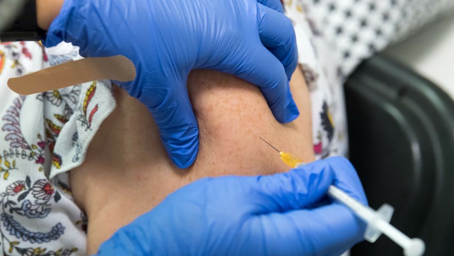 Punkt szczepie? przeciwko Covid-19 na wariant OmikronBA.1.
21.09.2022 Gdansk ERGO Arena Punkt szczepien przeciwko Covid 19 Szczepienia szczepionkami przeciwko wariantowi OmikronBA.1.
Fot. Wojciech Strozyk/REPORTER
N/z: szczepionka Moderna Spikevax
Wojciech Strozyk/REPORTER