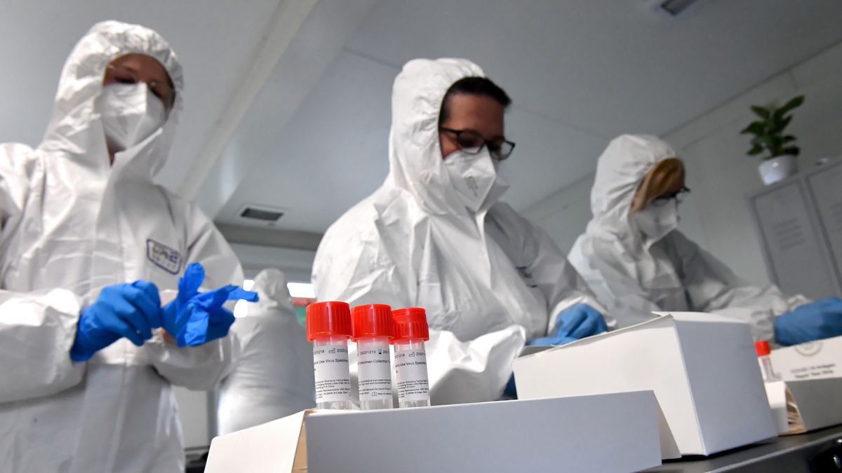 Unia Europejska podpisała umowę na zabezpieczenie dawek potencjalnego leku na COVID-19 firmy Roche 