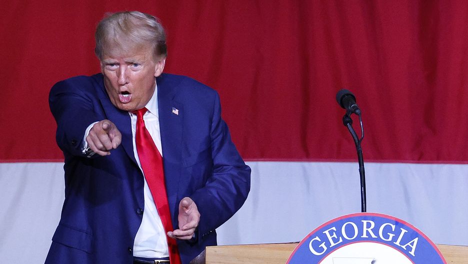 Former US President and Republican presidential candidate Donald Trump speaks at the Georgia GOP State Conventionepa10684268 Former US President and Republican presidential candidate Donald Trump reacts as he leaves after speaking at the Georgia GOP State Convention at the Columbus Convention and Trade Center in Columbus, Georgia, USA, 10 June 2023. Trump has been indicted by a Federal grand jury for 37 felony counts related to the retention and return of classified documents.  EPA/ERIK S. LESSER Dostawca: PAP/EPA.ERIK S. LESSER