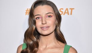 Pokazała, jak bardzo jest rozciągnięta. Julia Wieniawa pozuje do zdjęcia