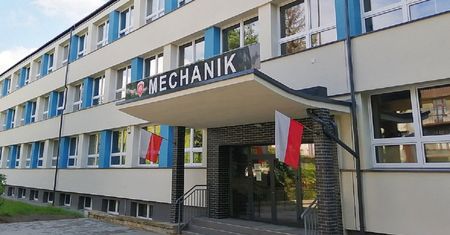 Śląskie. Nauczyciel zamontował kamerkę w toalecie. Odkrył ją uczeń