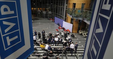 Co się dzieje w TVP Info? PO: Koniec TVPiS. TVP info wyłączone