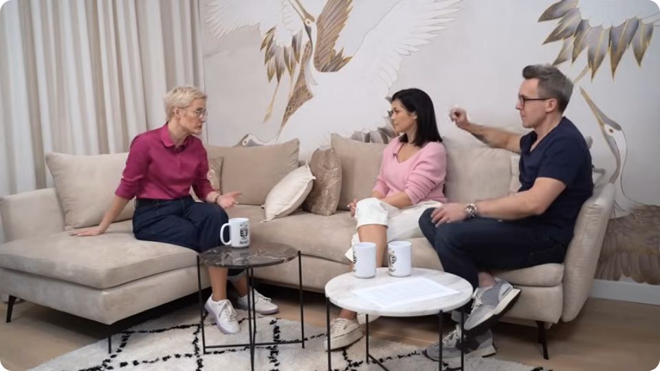 Katarzyna Cichopek i Maciej Kurzajewski rozmawiają z terapeutką o dzieciach. 