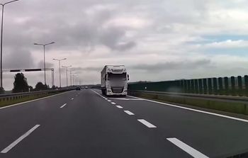 Jechał pod prąd trasą S7. Kierowca ciężarówki stracił prawo jazdy
