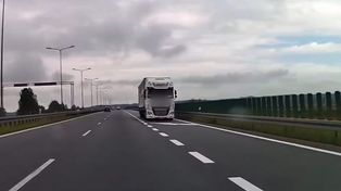 Jechał pod prąd trasą S7. Kierowca ciężarówki stracił prawo jazdy