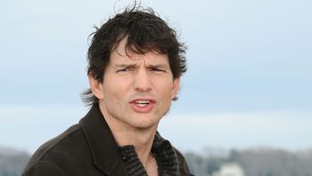 Kutcher ma aktywa o wartości miliarda dolarów. Nie chce oddać ich dzieciom