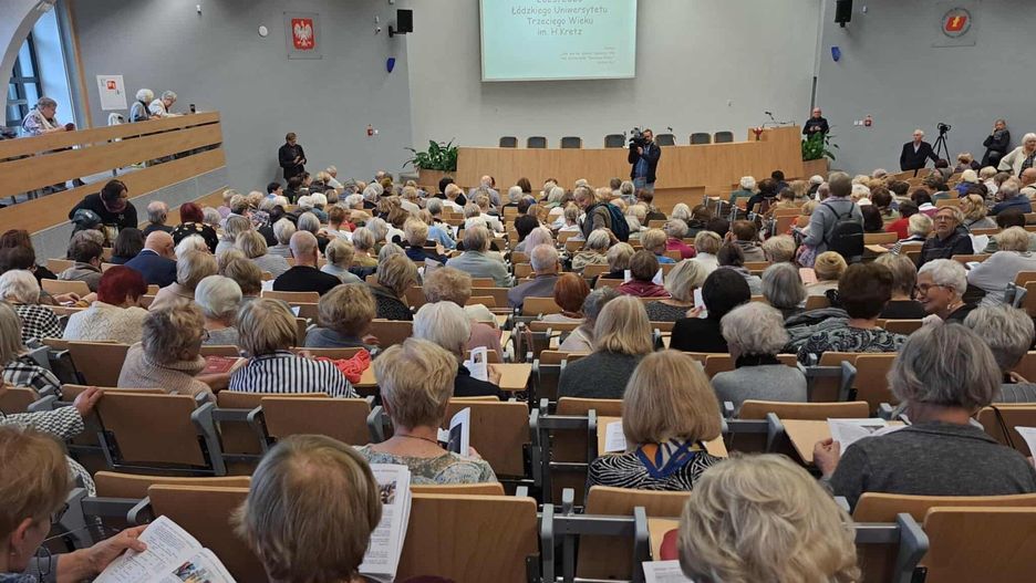 Łódzki Uniwersytet Trzeciego Wieku UŁ zainaugurował nowy rok akademicki. Aula wypełniona była do ostatniego miejsca!