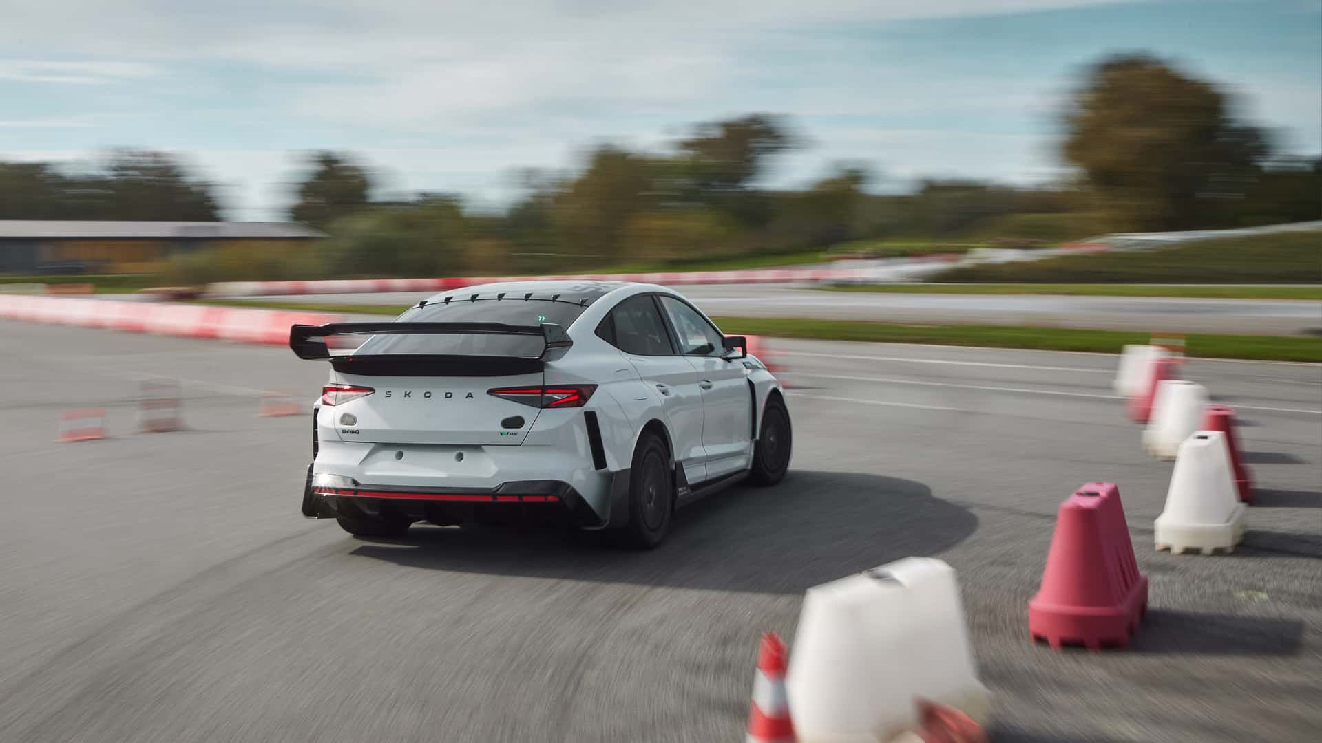 Škoda Enyaq RS Race Concept 