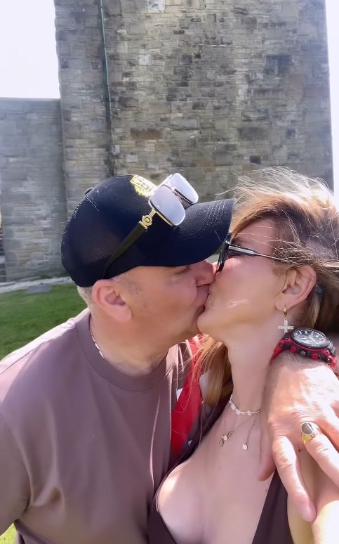 Agnieszka Kotońska pręży podrasowane kształty na wycieczce