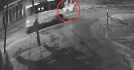 Wbiegła pod koła auta. Moment potrącenia 12-latki nagrała kamera