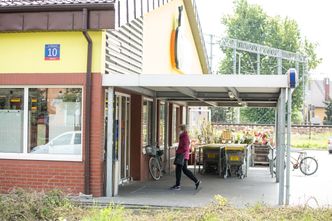 Biedronka wydłuża godziny pracy przed długim weekendem. Proponuje "rabato-godziny"