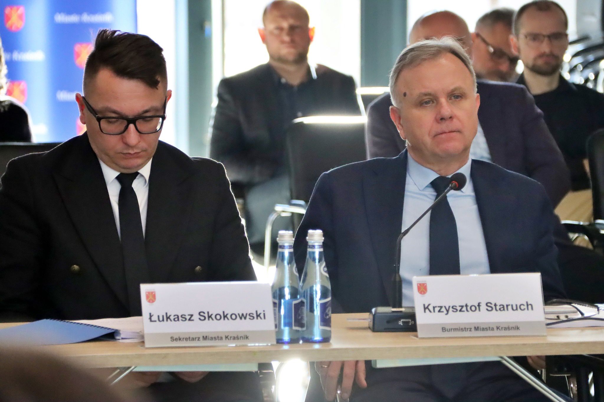 Sekretarz Łukasz Skokowski i burmistrz Krzysztof Staruch