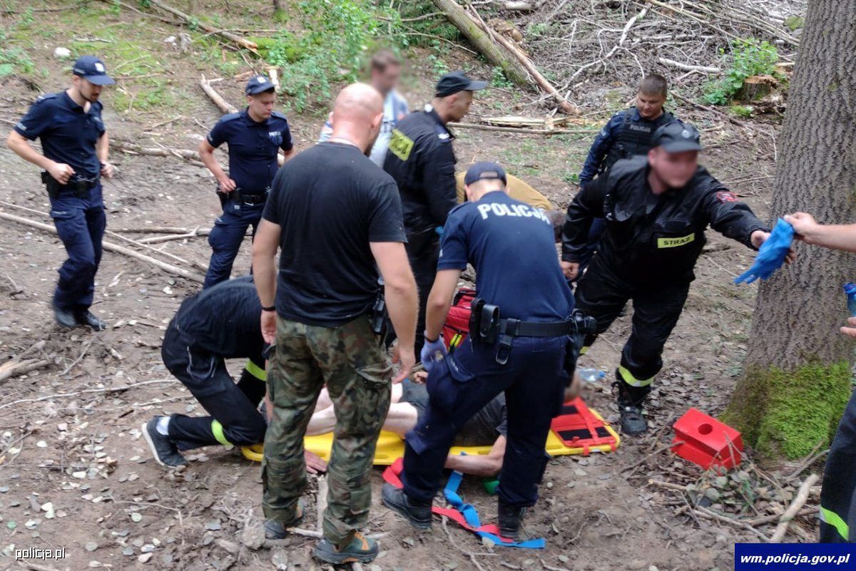 73-latek 2 doby błąkał się po lesie k. Kiersztanowa. Grzybobranie mogło zakończyć się tragedią