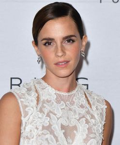 Emma Watson w białej sukni. Gdy się odwróciła, zaskoczyła wszystkich