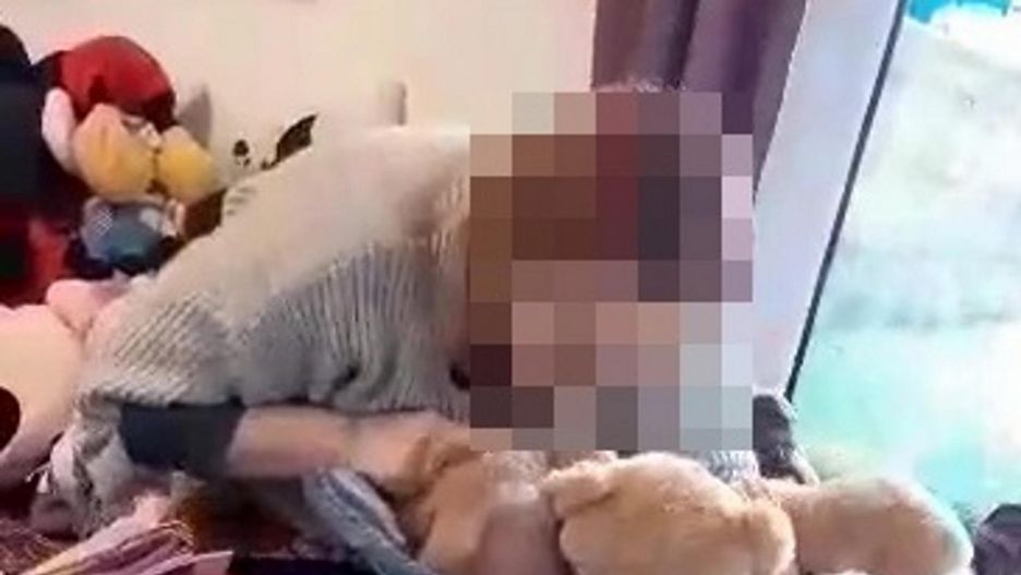 Bulwersujące wideo. Opiekunka tak próbowała uciszyć dziecko