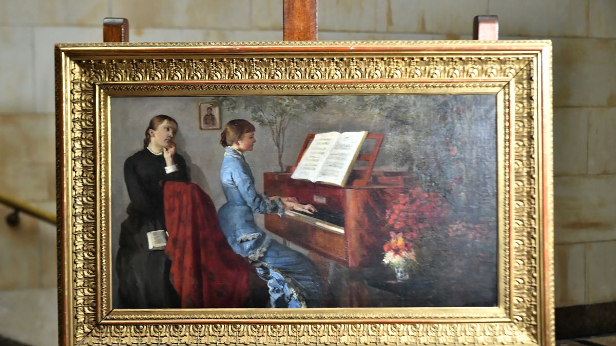 Obraz Jacka Malczewskiego "Przy Fortepianie" pochodzi z wczesnego okresu twórczości malarza.